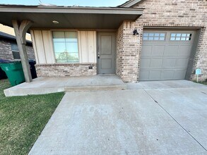 Building Photo - Move In for Less: Updated NW OKC 2-Bed Home with Granite Kitchen