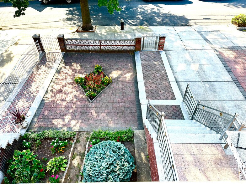 Building Photo - 6653 79th St