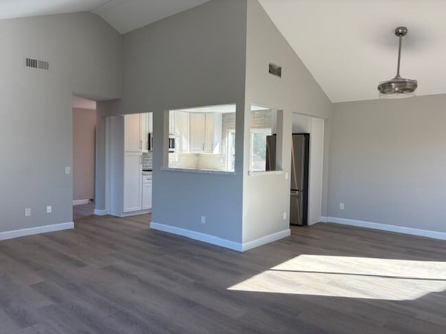 Building Photo - Remodeled Oaks North View Condo