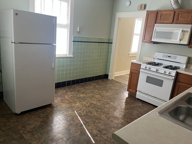 Kitchen - 1406 Shirley Dr