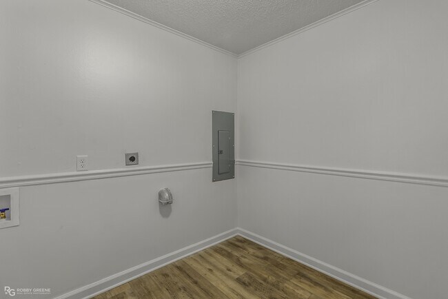 Building Photo - 2425 Belmont Blvd