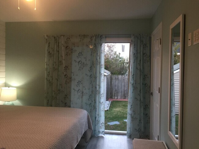 Building Photo - 205 3rd St S