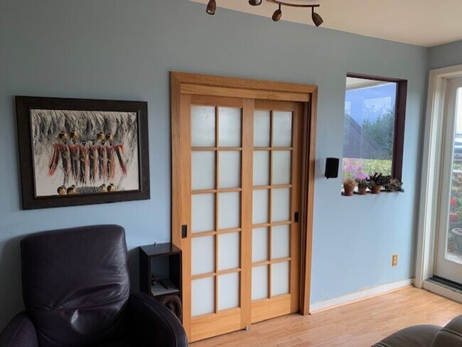 Building Photo - South Lake Union / Queen Anne Condo at the...