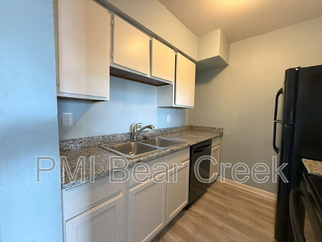 Building Photo - 8523 Hearth Dr