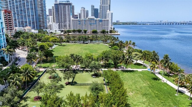 Building Photo - 2001 Biscayne Blvd