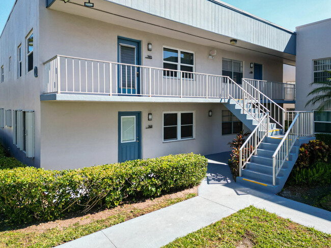 Building Photo - 769 Normandy Trail