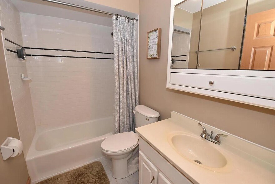 Building Photo - N114W17033 Armada Dr