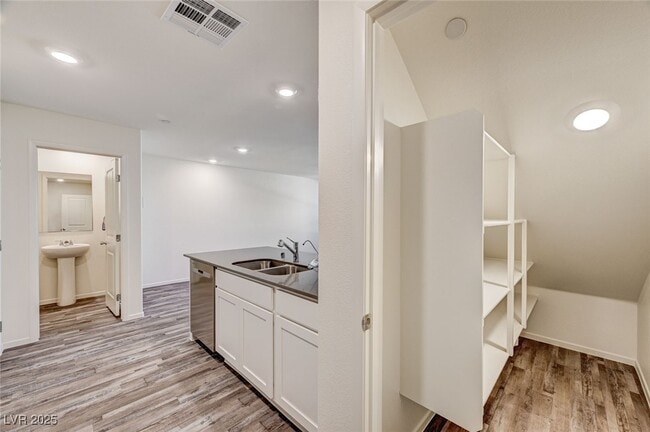 Building Photo - 7379 Raimee Brk St