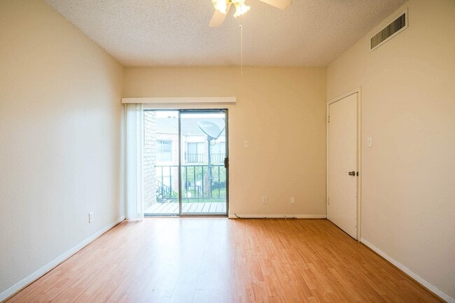 Building Photo - 3742 Thistlemont Dr