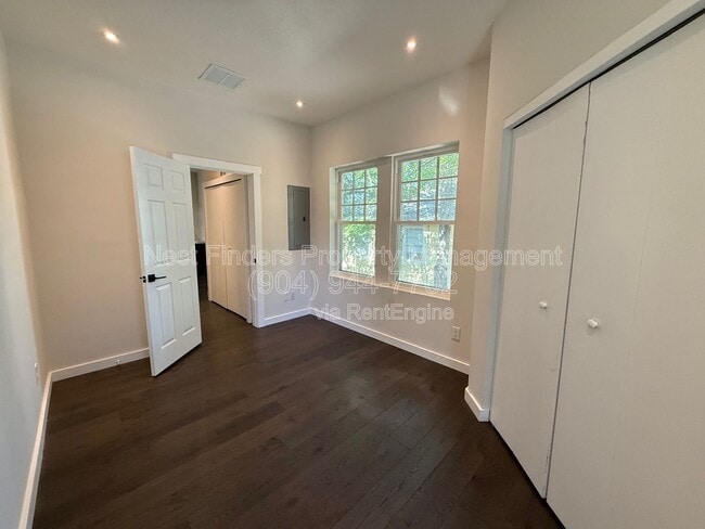 Building Photo - 1733 Memorial Park Terrace