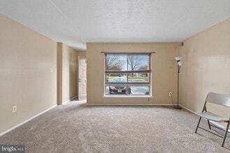 Building Photo - 211 James Ct