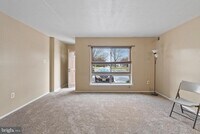 Building Photo - 211 James Ct