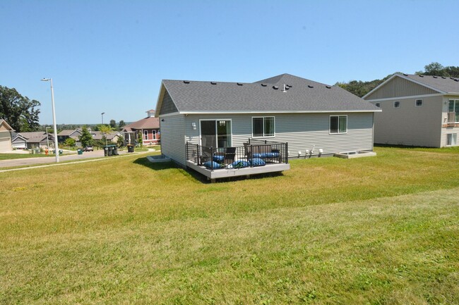 Building Photo - Beautiful, Modern, Updated, 4 Bed 3 Bath A...