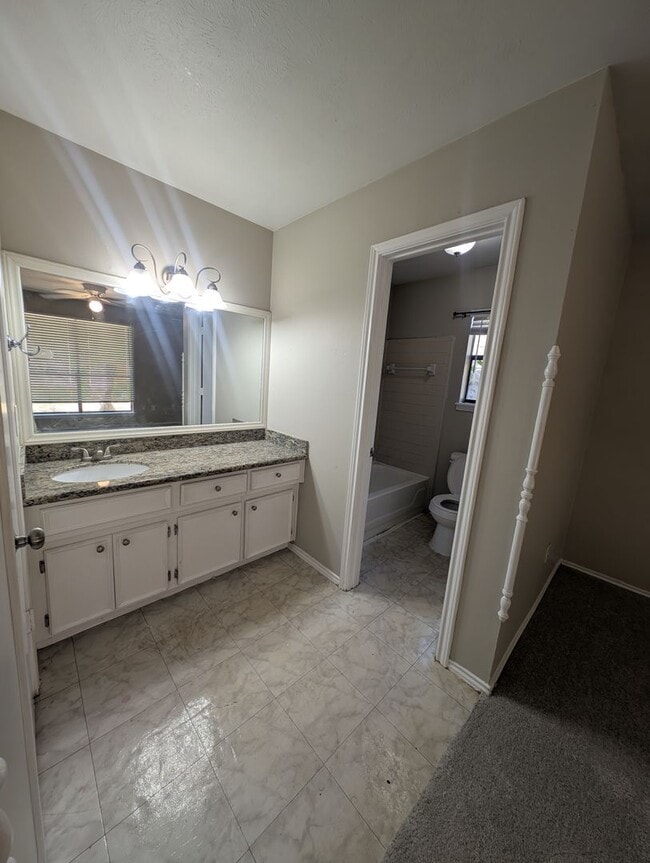 Building Photo - 3BR SFR w/ Garage & In-Unit Laundry in The Woodlands