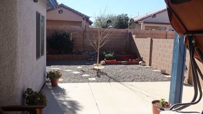 Building Photo - Furnished 3 Bedroom home