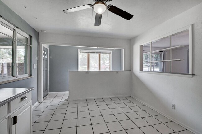 Building Photo - $2,595- 4 Bed, 2 Bath Home in Arvada with ...