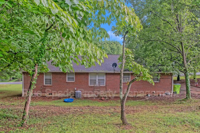 Building Photo - 1862 Posten Ln SW