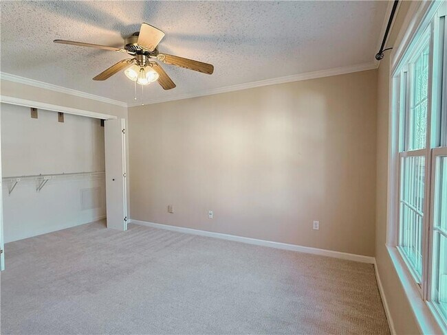 Building Photo - 7024 Somerset Cir