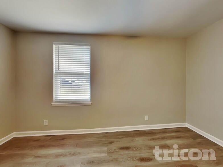 Building Photo - 213 Walnut Crest Dr