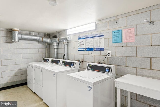 Building Photo - 1300 Army Navy Dr