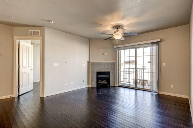 Building Photo - $1,800 - Updated One Bedroom Unit with Bon...