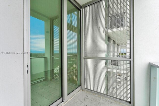 Building Photo - 2000 Metropica Wy