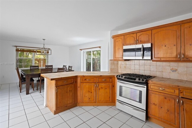 Building Photo - 15623 SW 100th Ln