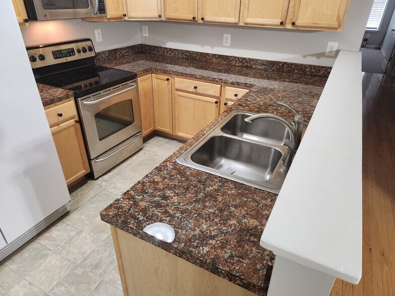 Kitchen - 334 Lora Dr