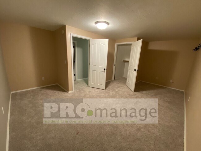 Building Photo - 1743 Deer Valley Dr