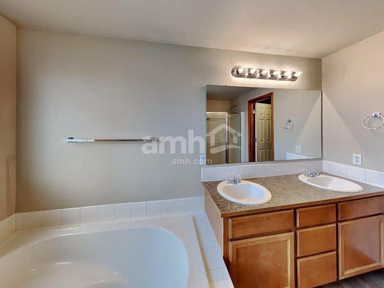 Building Photo - 16617 53rd Ave Ct E