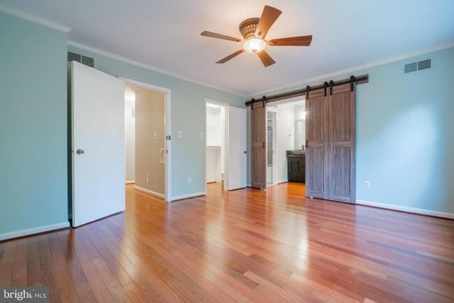 Building Photo - 2426 Falls Pl Ct