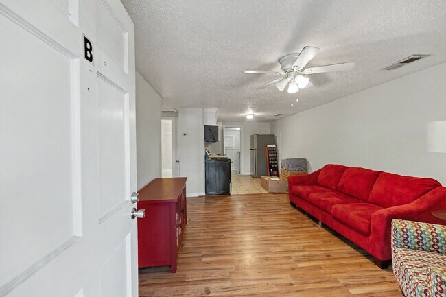 Building Photo - Comfortable 2BR / 1BA Home in Convenient North Charleston Location