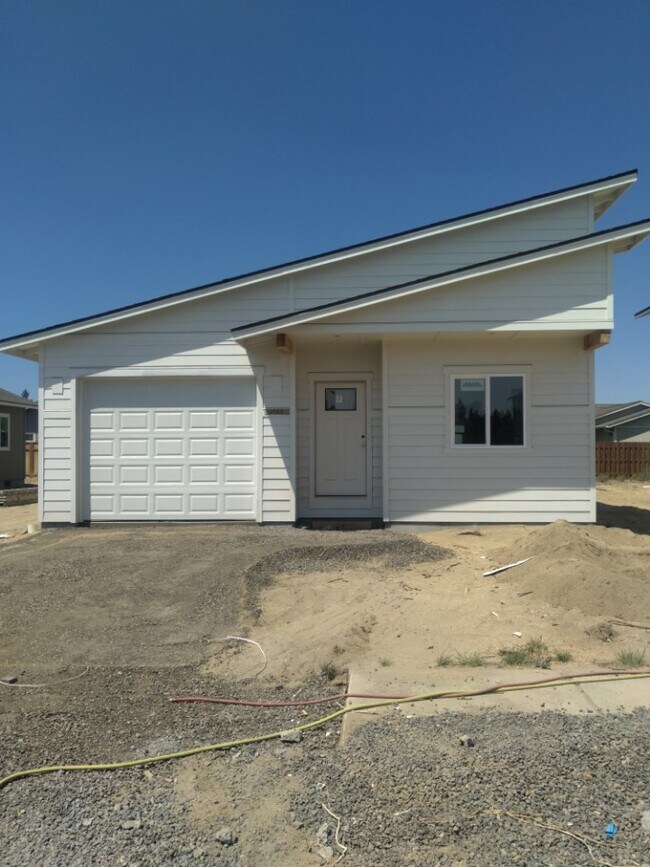 Primary Photo - 16488 Bassett Dr