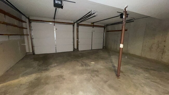Building Photo - 3 Bedroom, 2 Bathroom with Vaulted Ceiling...