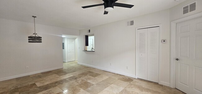 Building Photo - 13215 Villa Vista Dr