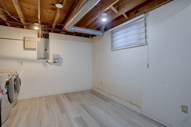 Building Photo - 6844 S Broadway