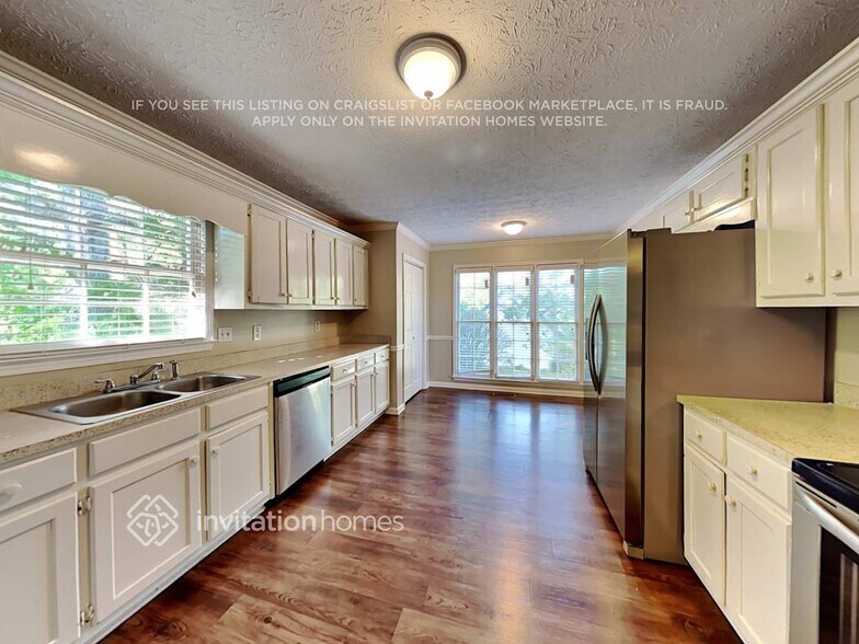 Building Photo - 980 Burning Bush Dr