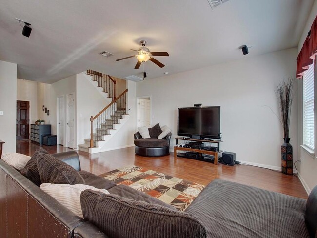 Building Photo - 15104 Fernhill Dr