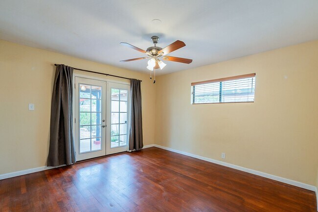 Building Photo - 2333 E Drachman St