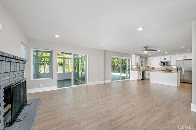 Building Photo - 33372 Breezy Pl