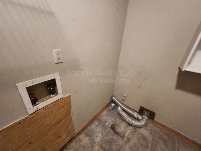 Building Photo - 3856 Cindy Dr