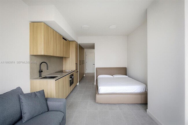 Building Photo - 121 NE 5th St