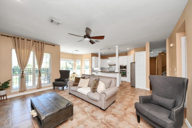 Building Photo - 17314 Pinecreek Hollow Ln