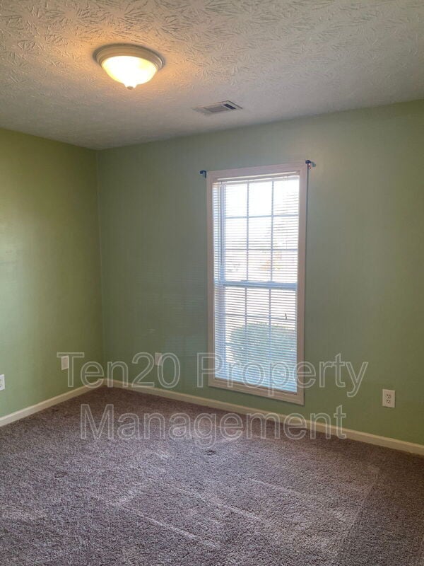 Building Photo - 5715 Boby Dr