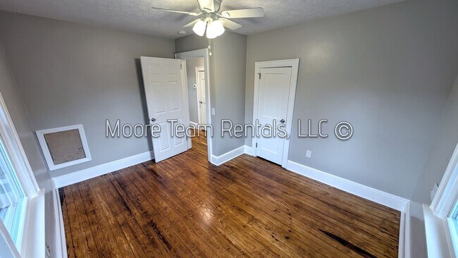 Building Photo - 906 White Pine Dr