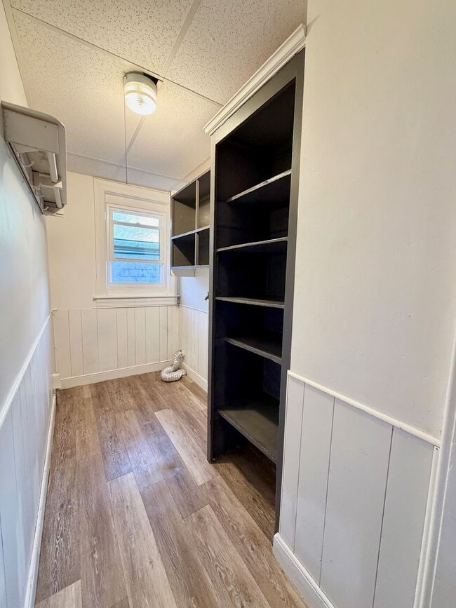Building Photo - Cozy 2–3 Bedroom, 1 Bath Home with Garage & Sunroom