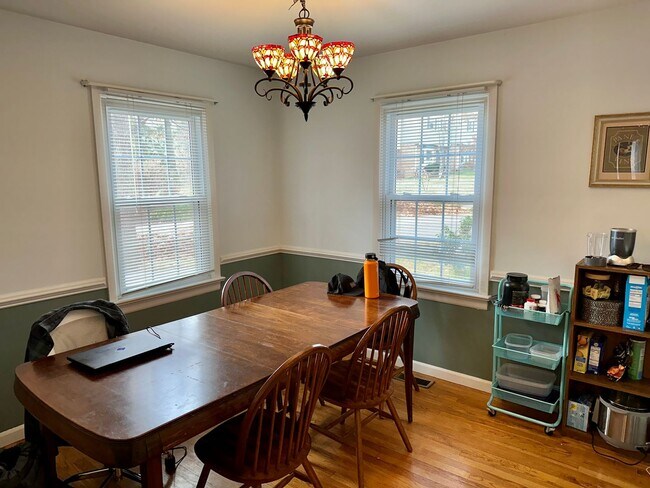 Building Photo - Spacious Corner Town Home With Large Yard