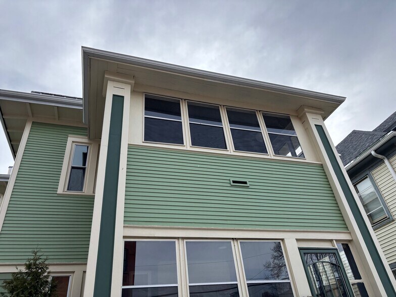 Building Photo - 917 East 19th Street