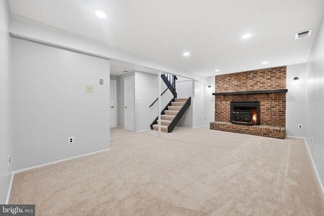 Building Photo - 142 Fairfield Dr