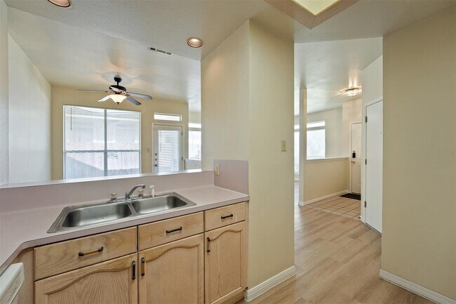 Building Photo - 502 Gregory Ct